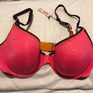 Victoria Secret T-shirt bra new with tags 34C